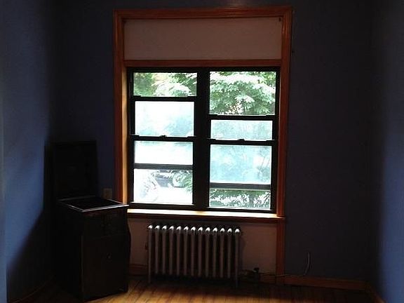 5th image of 225 Kingsland Ave APT 1R