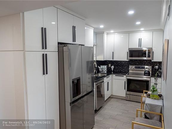 4th image of 154 Lake Evelyn Dr #154