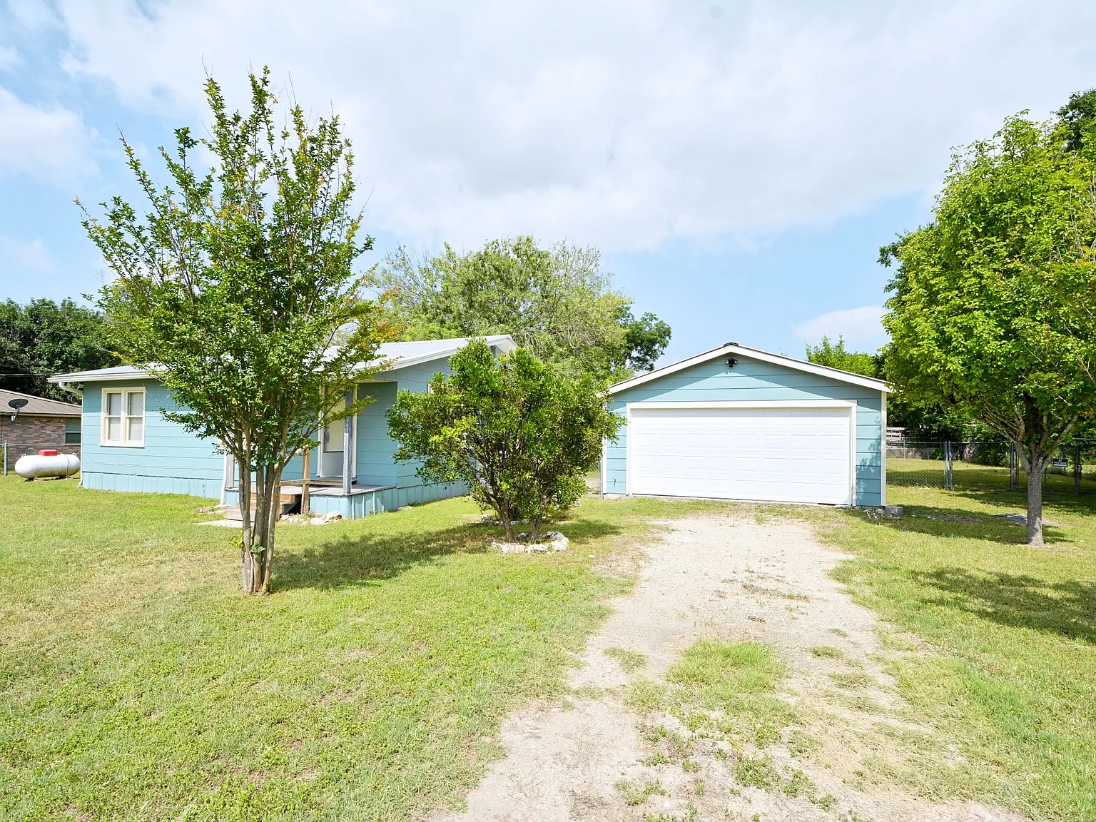 823 Serna Drive - 1 — Photo 2