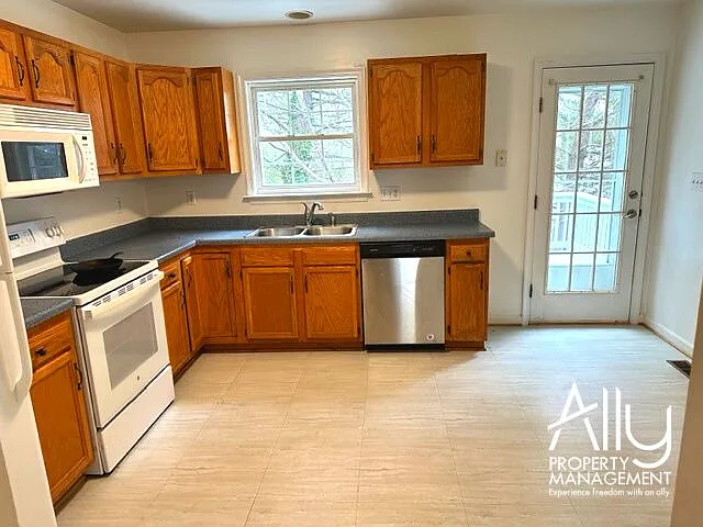 1003 Wintergreen Ln — Photo 13