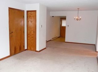 123 N Hayward St, Woodstock, IL 60098
