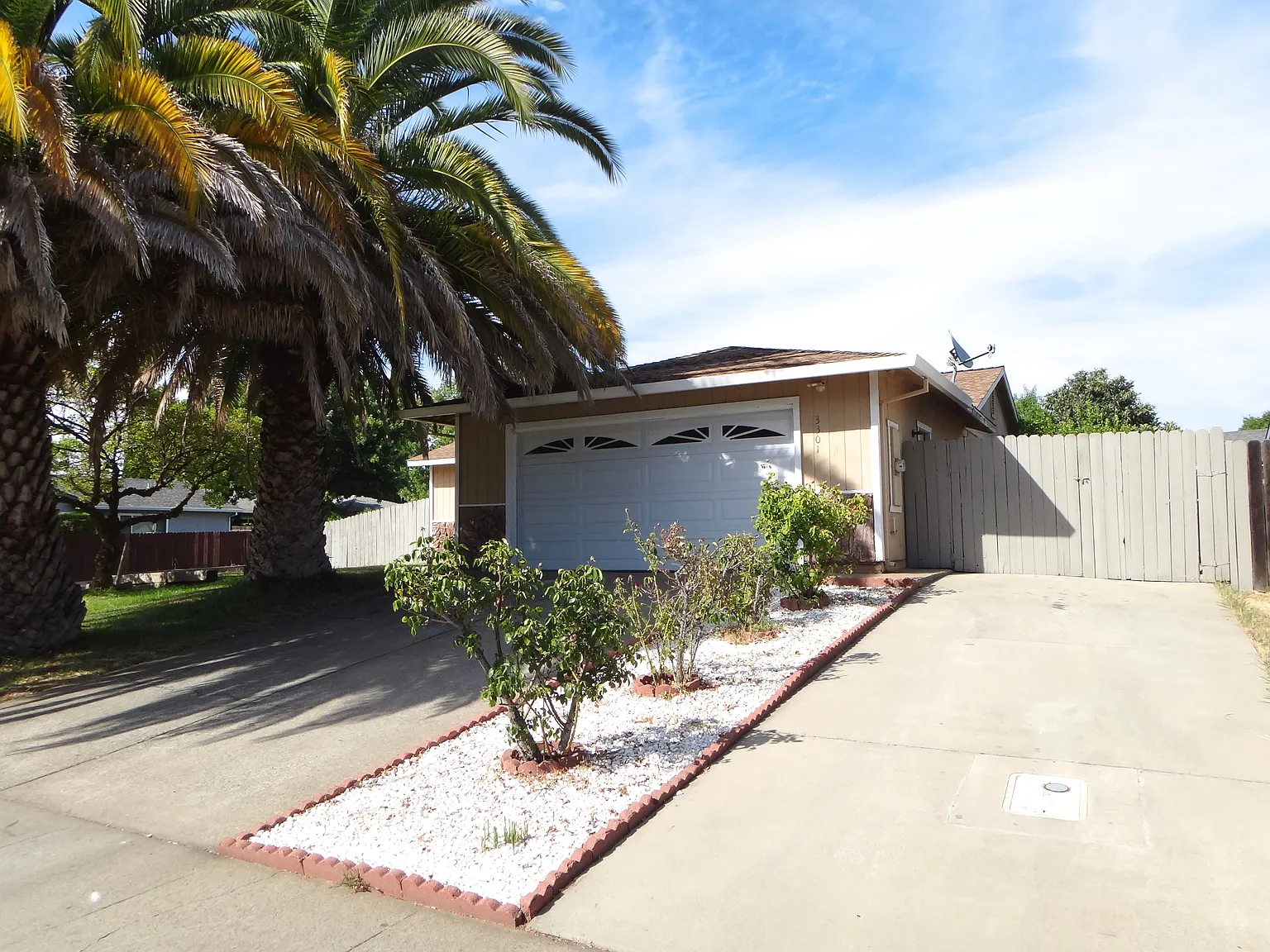 3301 Glenmoor Dr photo 1