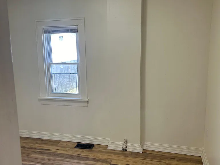 1578 Manchester Ave — Photo 9