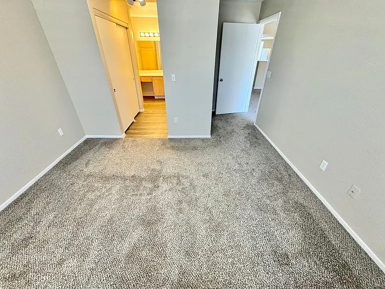 8070 W Russell Rd #2121 — Photo 5