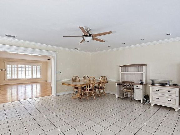 4th image of 815 NE 99th St