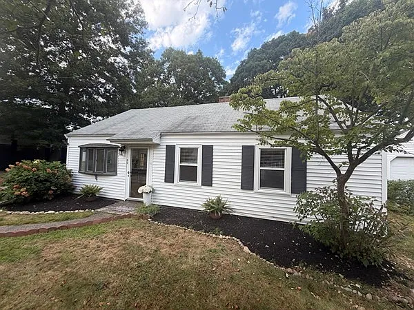 3 bed, 1035 sqft, $3,000 — Photo 1
