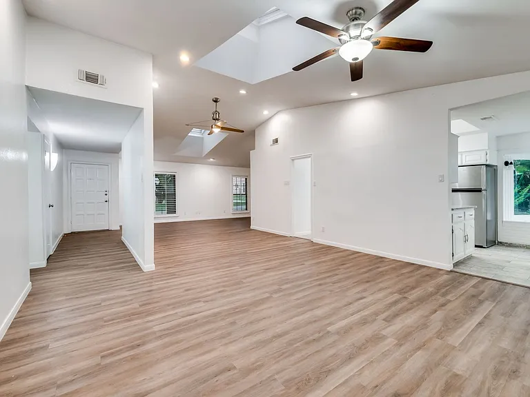 3940 Dalgreen Cir — Photo 11