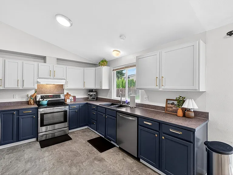 15619 Parkview Dr SE — Photo 4