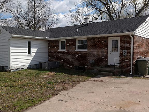 3rd image of 2210 Beau Ln