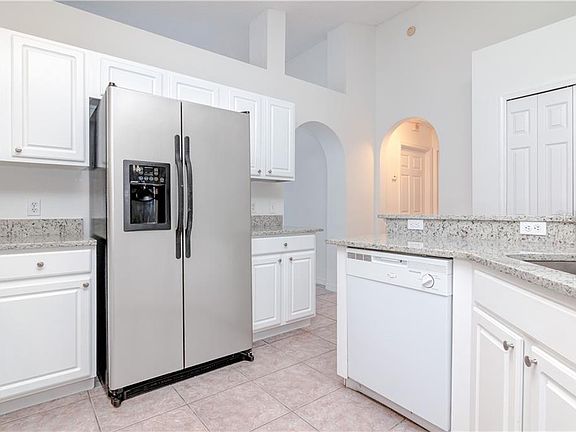 4th image of 255 Easton Cir