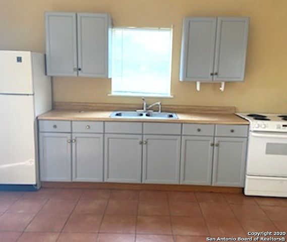 1st image of 104 N Meerscheidt St #1