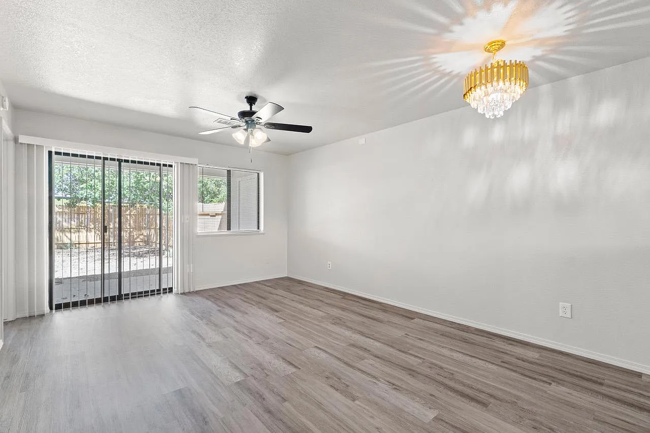 2 bed, 800 sqft, $1,650 — Photo 2