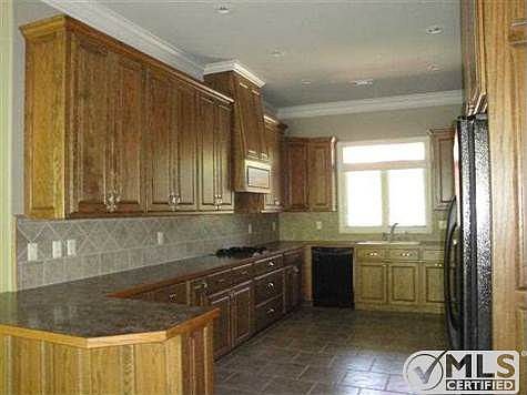 4th image of 137 Silver Oak Pl