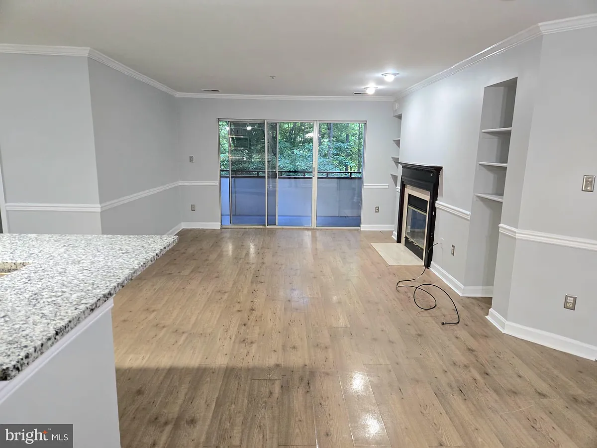 Building Photo - 3315 Sir Thomas Dr #33-4-B