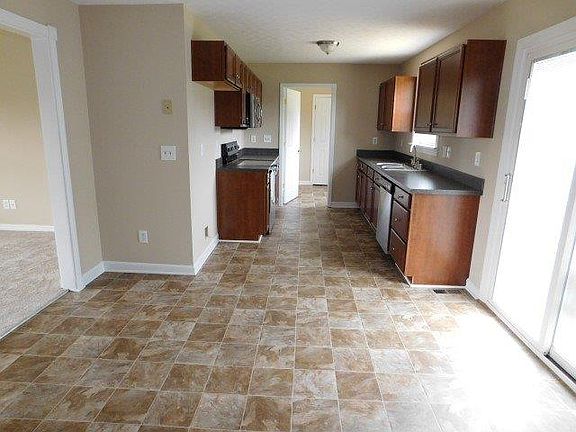 3rd image of 21 Treestand Ct