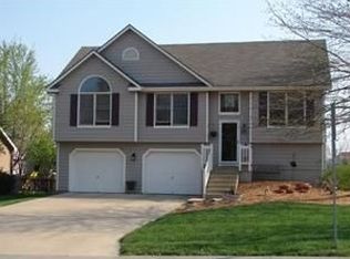 33445 W 87th Ter, De Soto, KS 66018