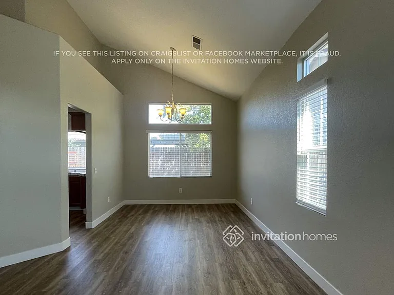 9255 Boulder Falls Ct — Photo 10