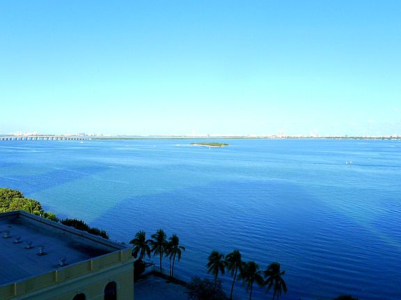 2nd image of 1717 N Bayshore Dr APT 1436