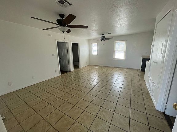 3rd image of 825 Parkview Dr APT 7