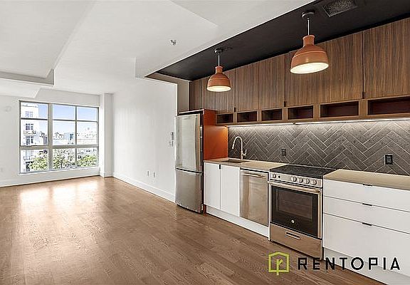 2nd image of 824 Lexington Ave #2A