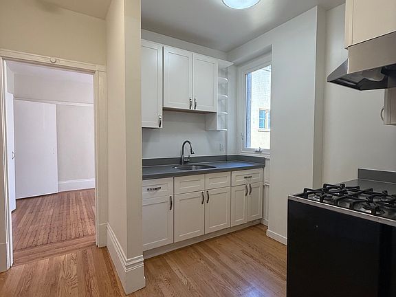 2nd image of 422 Ellis St #508