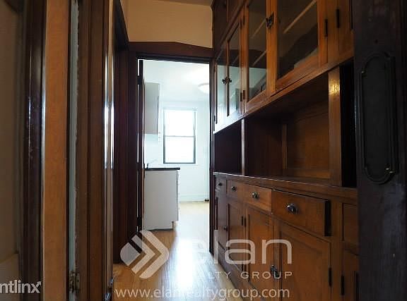 4th image of 2910 W Eastwood Ave #2