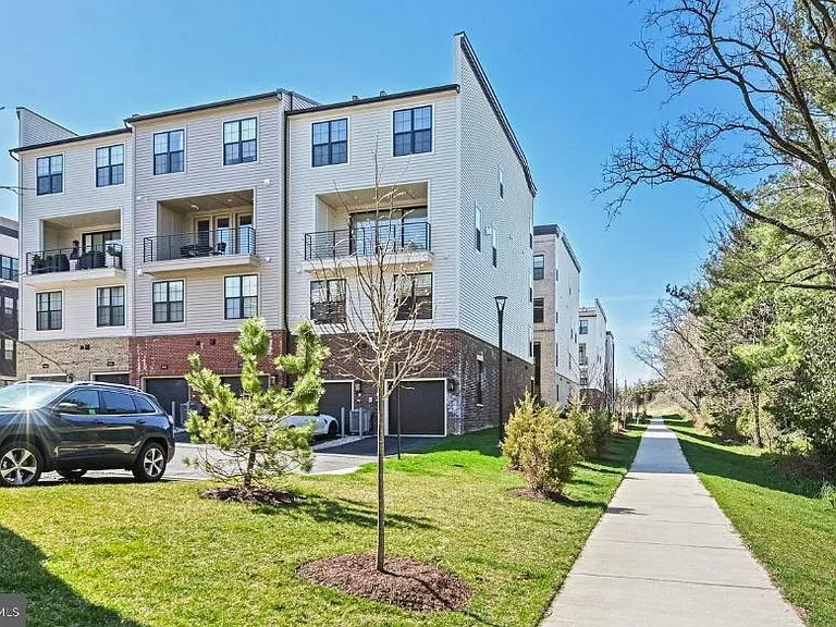 7425 Backett Wood Ter #1313 — Photo 24