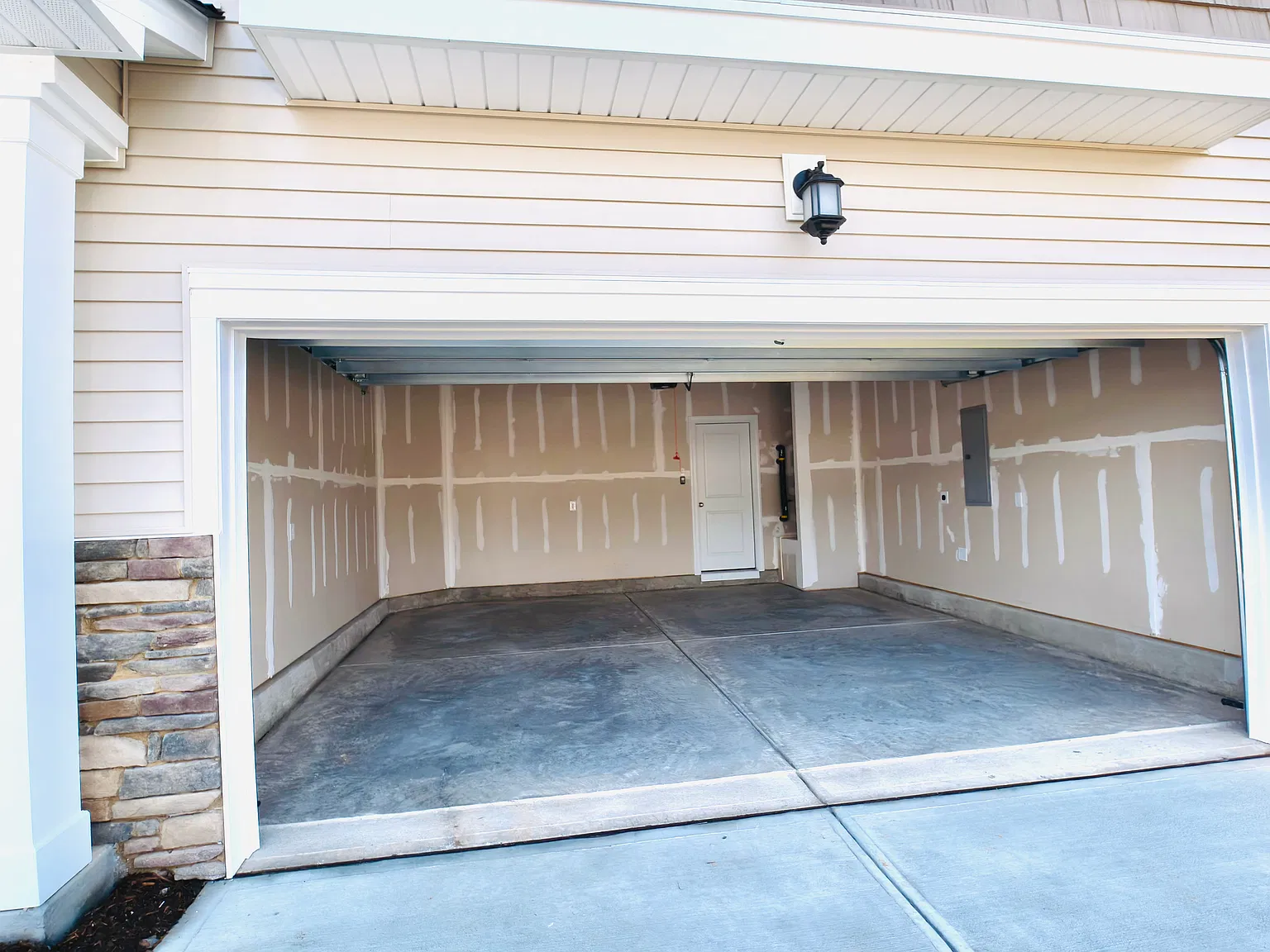 5 bed, 2881 sqft, $2,680 — Photo 3