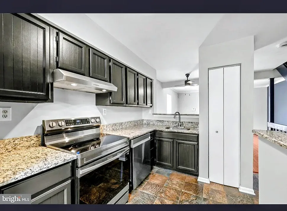 3 bed, 1350 sqft, $2,900 — Photo 3
