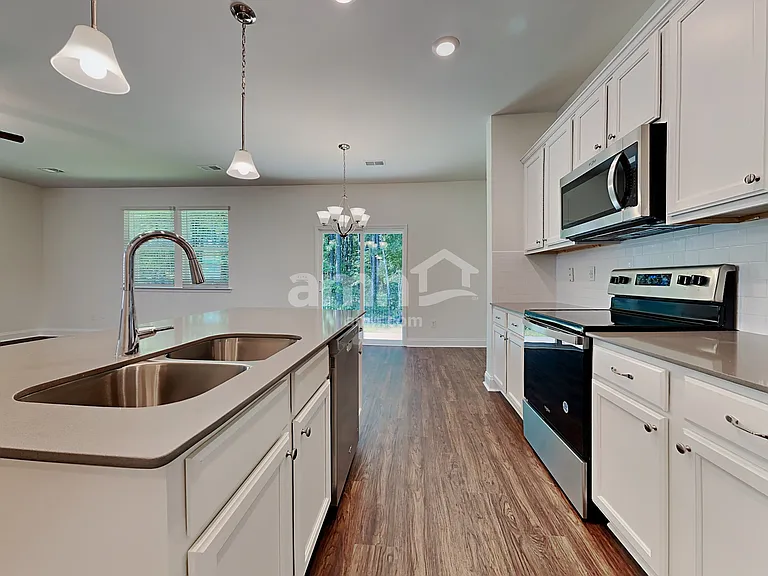 303 W Cartess Rd — Photo 3