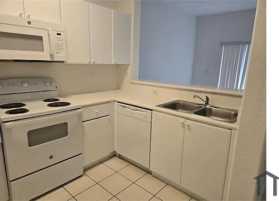 2460 SE 16th Ter #100 — Photo 6