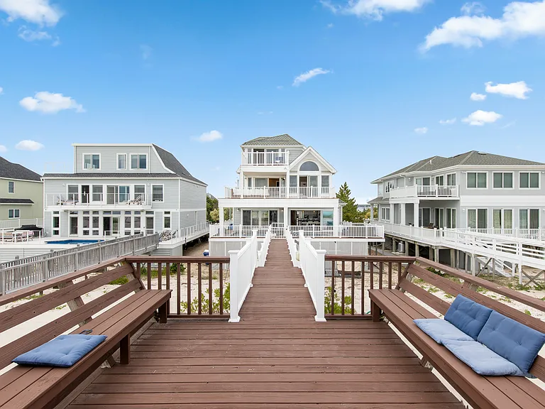 863 Dune Rd — Photo 40