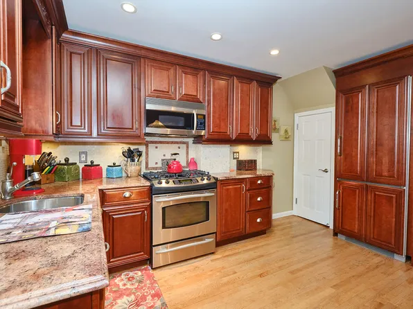 1594 Independence Avenue image 9 of 26