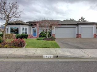 765 Eastridge Dr, Medford, OR 97504