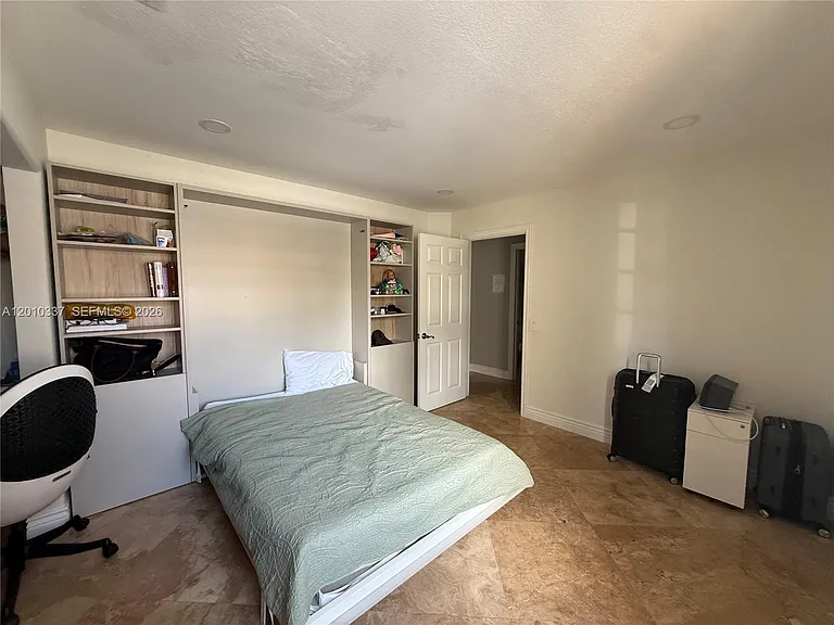 1070 Capistrano — Photo 20