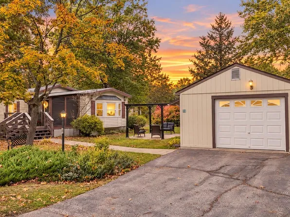 10 Village Drive, Raymond, NH 03077