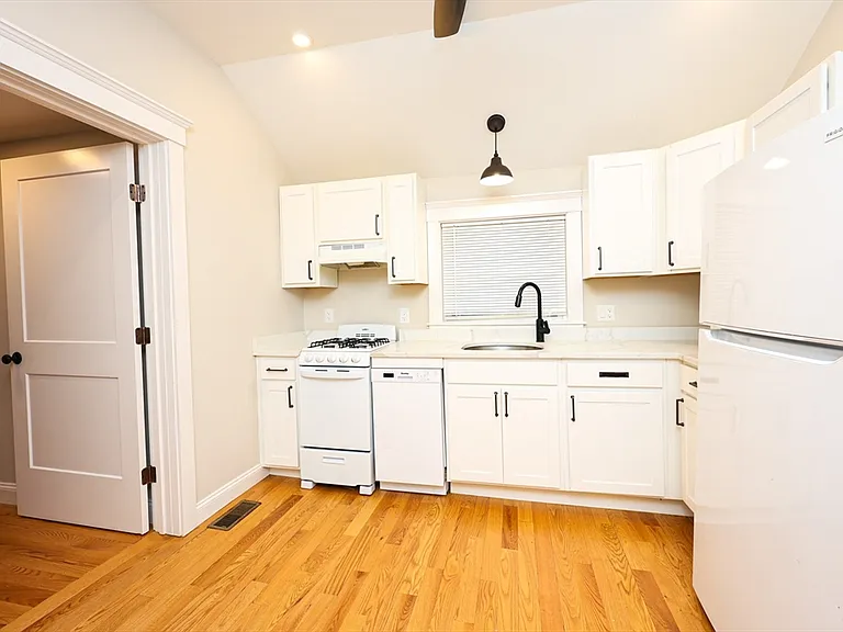 85 Oak St #85 — Photo 15
