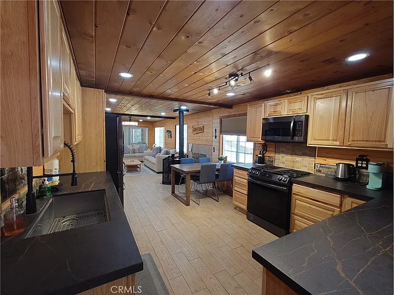 787 Georgia St — Photo 13
