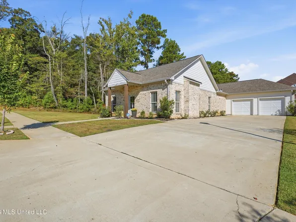 828 Long Leaf Cir, Brandon, MS 39042