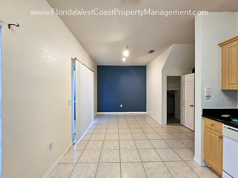7654 Plantation Cir — Photo 17