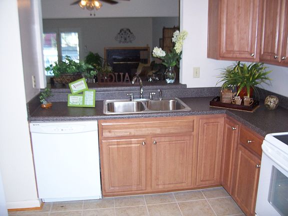 2nd image of 2584 Shore Dr APT B
