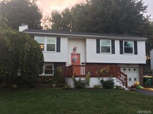 7022 Northview Dr, Lockport, NY 14094
