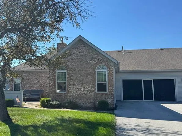 74 Stonegate Cir, Bowling Green, OH 43402