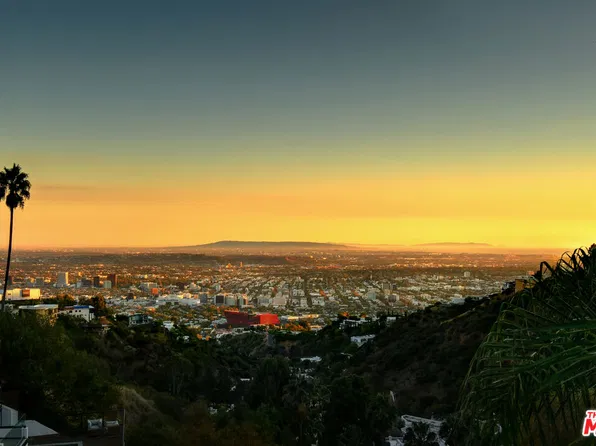 2137 Sunset Plaza Dr, Los Angeles, CA 90069