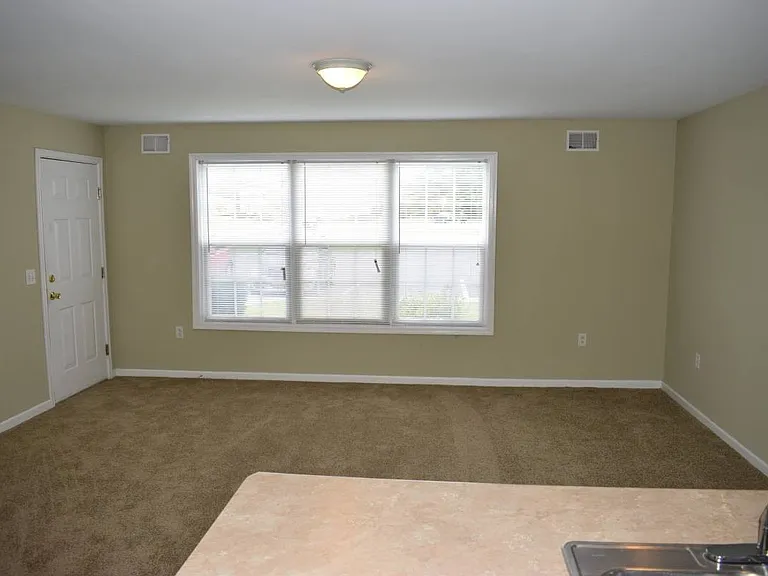 Clover Crossings Apartments — Photo 17