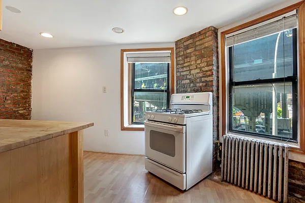 Rented by Twyford Real Estate | media 12