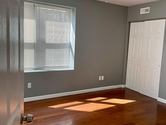 4th image of 3724 Cook Ave #B