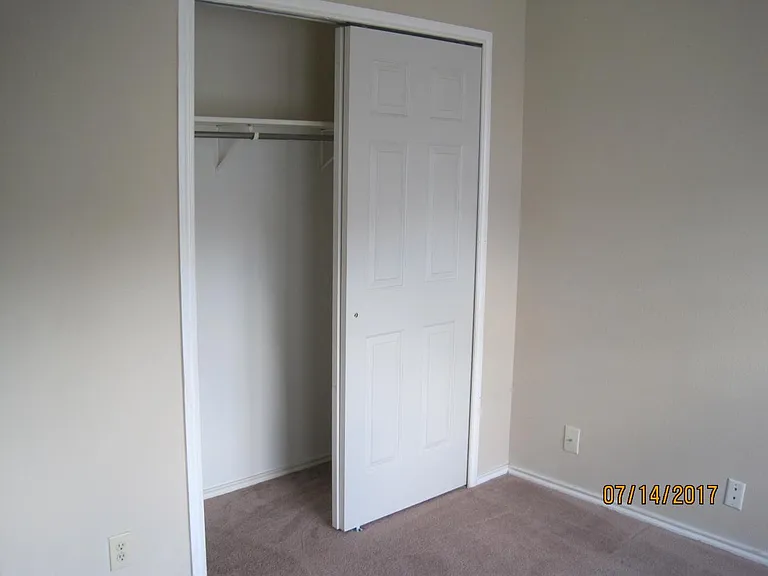4906 Kenton Lake — Photo 8