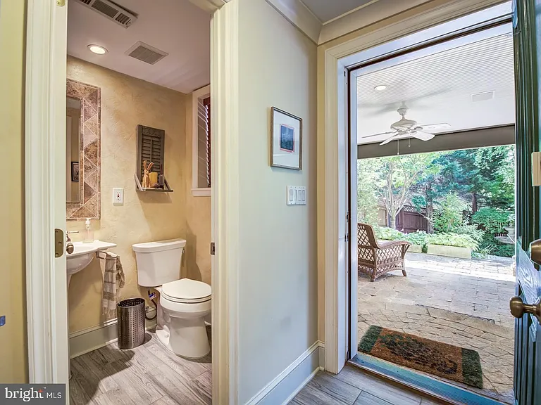 3808 Cathedral Ave NW — Photo 40