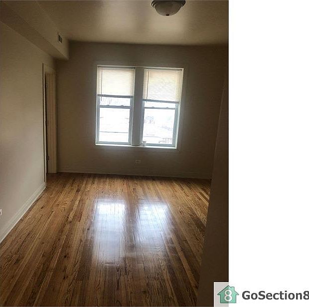 2nd image of 5048 W Augusta Blvd #2E